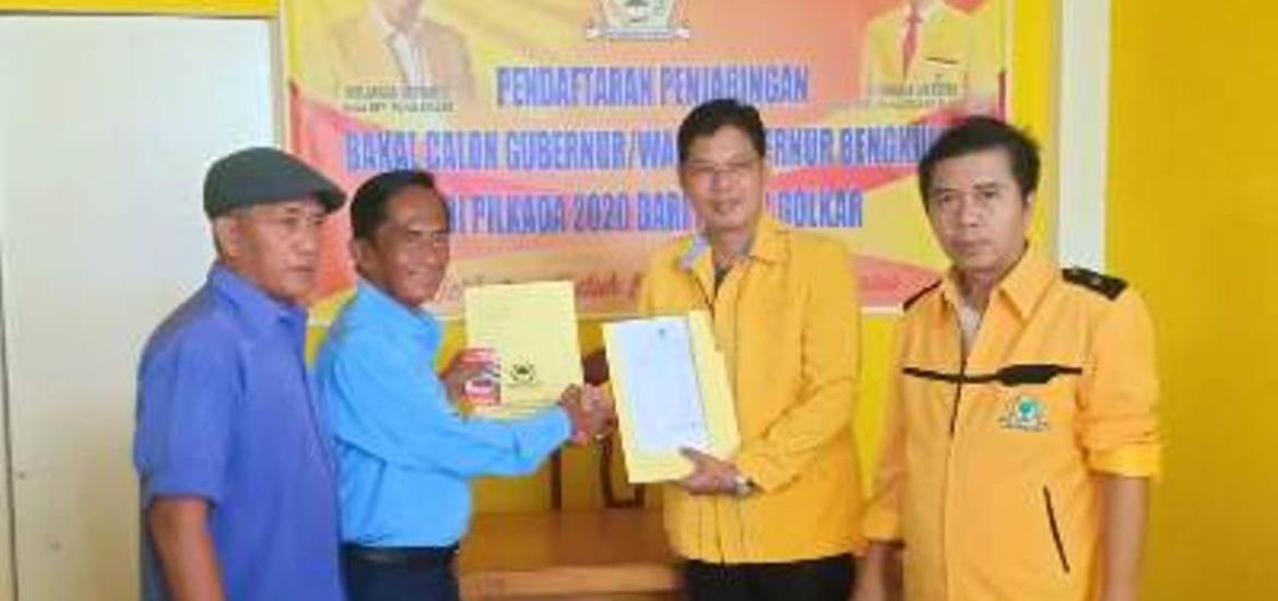 Tim Ahmad Hijazi saat serahterima formilir dengan Tim Penjaringan Bacagub Partai Golkar, Poto: Dok