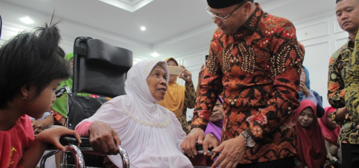 Gubernur Bengkulu ROhidin Mersyah saat menyapa penyandang disabilitas