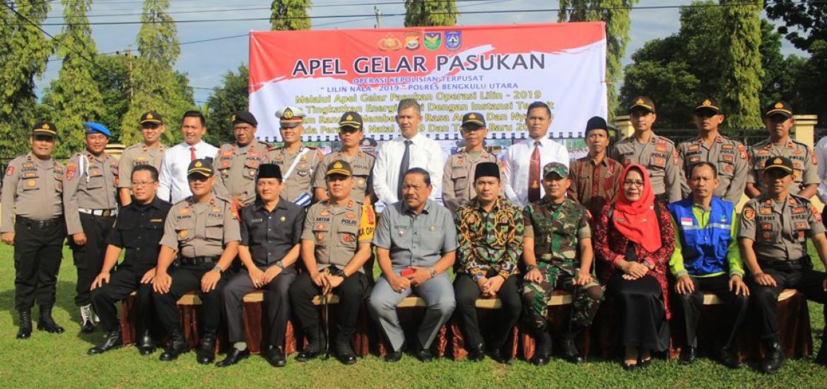 Foto bersama usai apel gelar pasukan