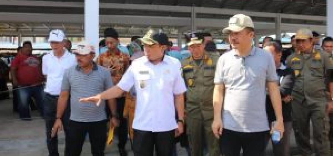 Wakil Walikota Bengkulu Dedi Wahyudi saat meninjau pasar paorama Kota Bengkulu