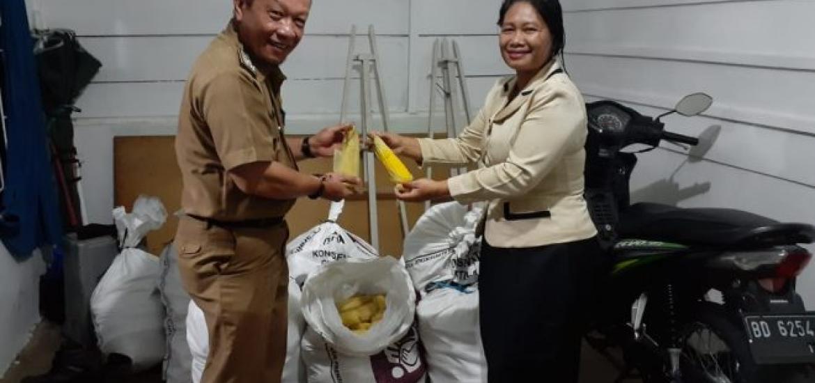 Pemkot Bengkulu membagikan ratusan Kilogram  jagung kepada beberapa gereja dan vihara