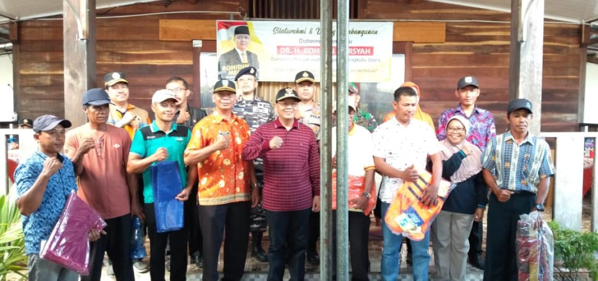 Gubernur Rohidin saat kunker di Enggano