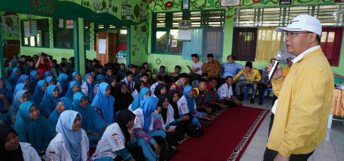 Gubernur Rohidin saat Acara  Millenial Movement
