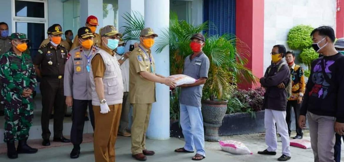  Bantuan Bahan Pangan Masyarakat Terdampak Covid-19 di Seluma