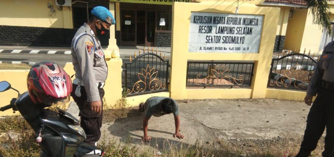 Operasi warga tak pakai masker di Sidomulyo Lampung Selatan