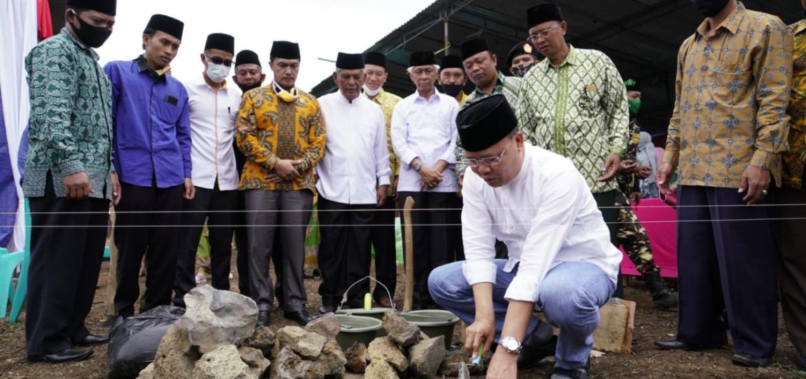 Peletakan batu pertama oleh Gubernur Bengkulu
