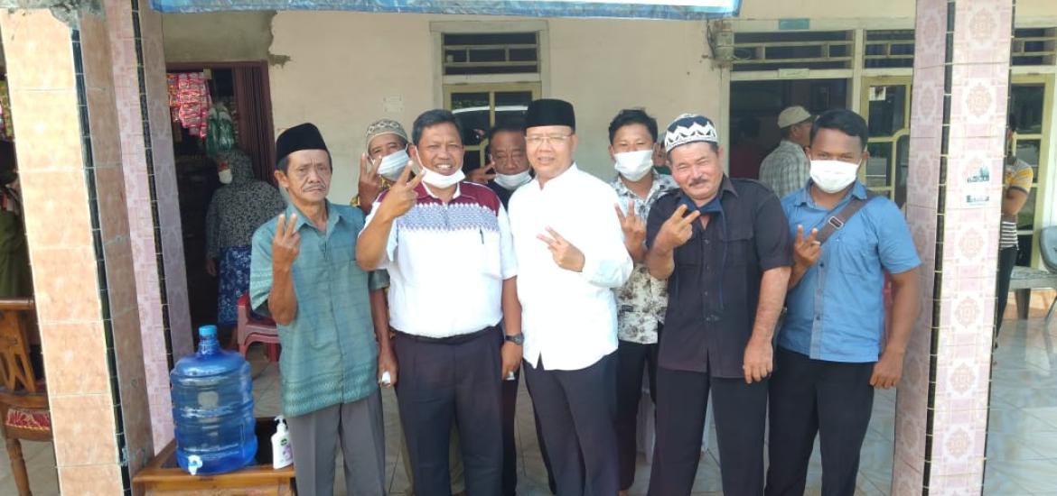 Rohidin silaturahmi di Pasar Seblat Bengkulu Utara