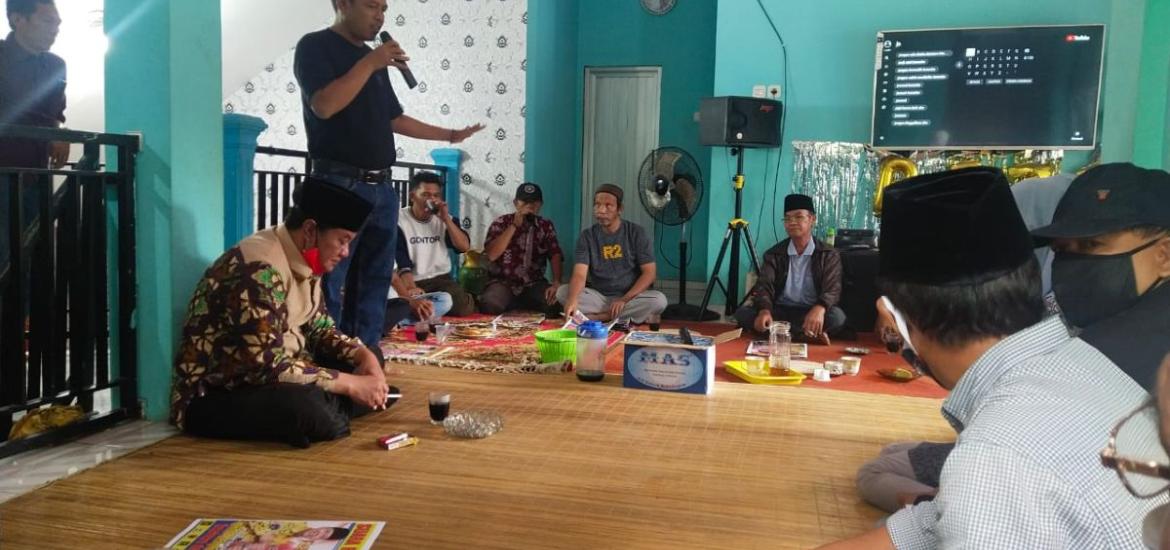 Yulian, warga Pasar Tais menyampaikan arahan