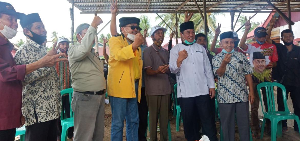 Rosjonsyah bersama masyarakat Desa Pagar Gading Bengkulu Selatan