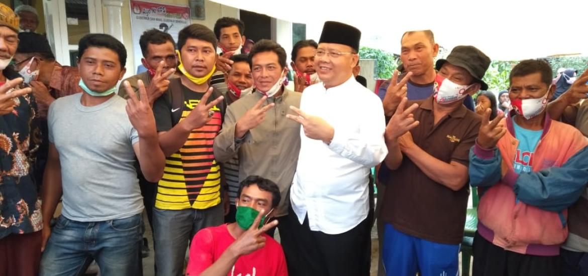 Rohidin bersama masyarakat Ujan Mas Kepahiang