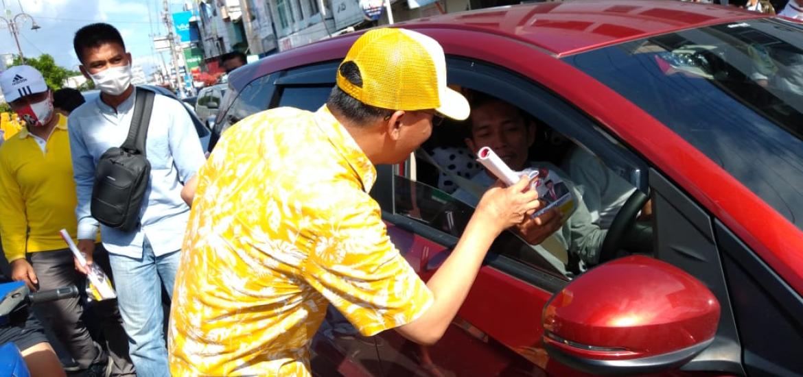 Rohidin bersama kader PKS membaur dengan masyarakat Rejang Lebong