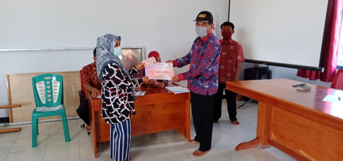 Pembagian BLT DD tahap 6 Desa Sendang Mulyo