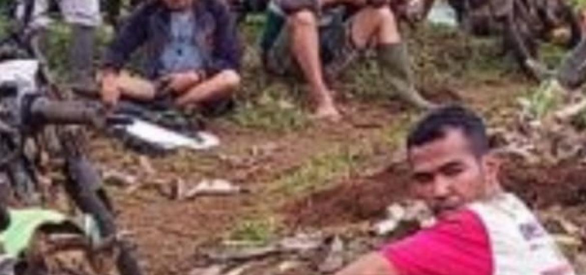 Gotong royong tanam pisang