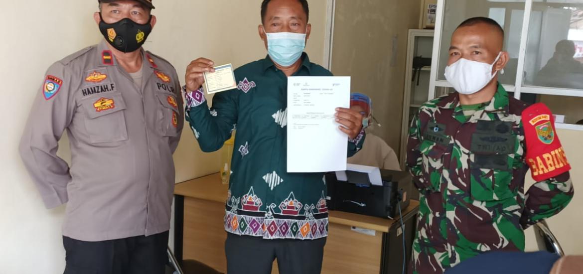 Tenaga kesehatan Puskesmas Candipuro di Vaksin