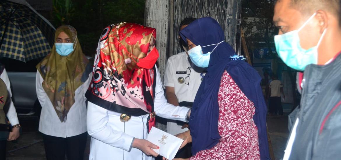 Bupati Tanggamus Datangi korban kebakaran