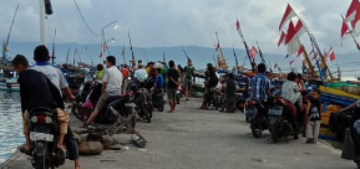 Dermaga Kota Agung Ramai Pengunjung Menjelang Buka Puasa