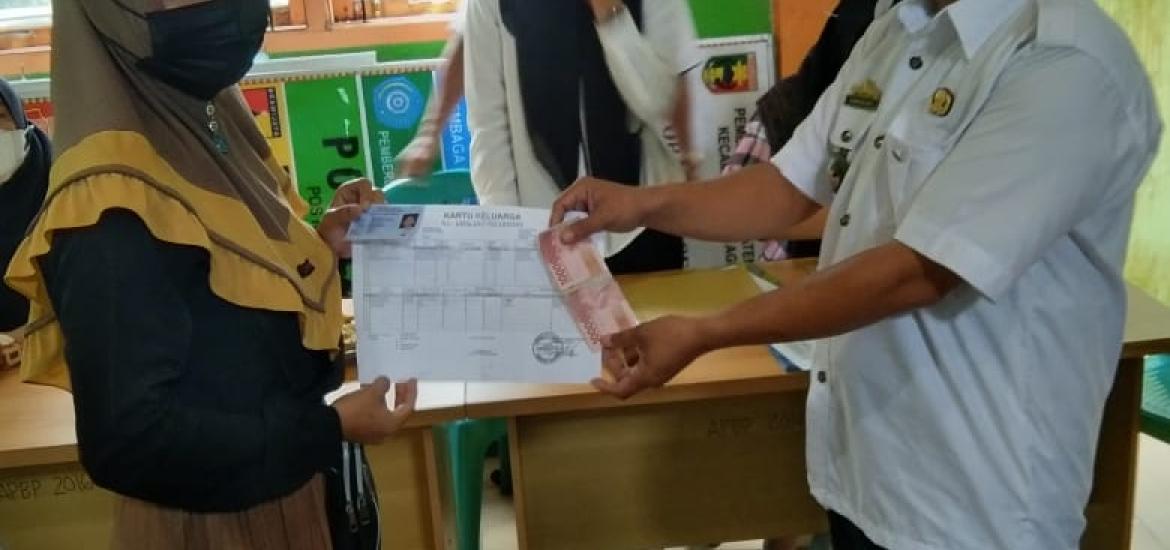 Pembagian BLT DD Pekon Gedung Jambu