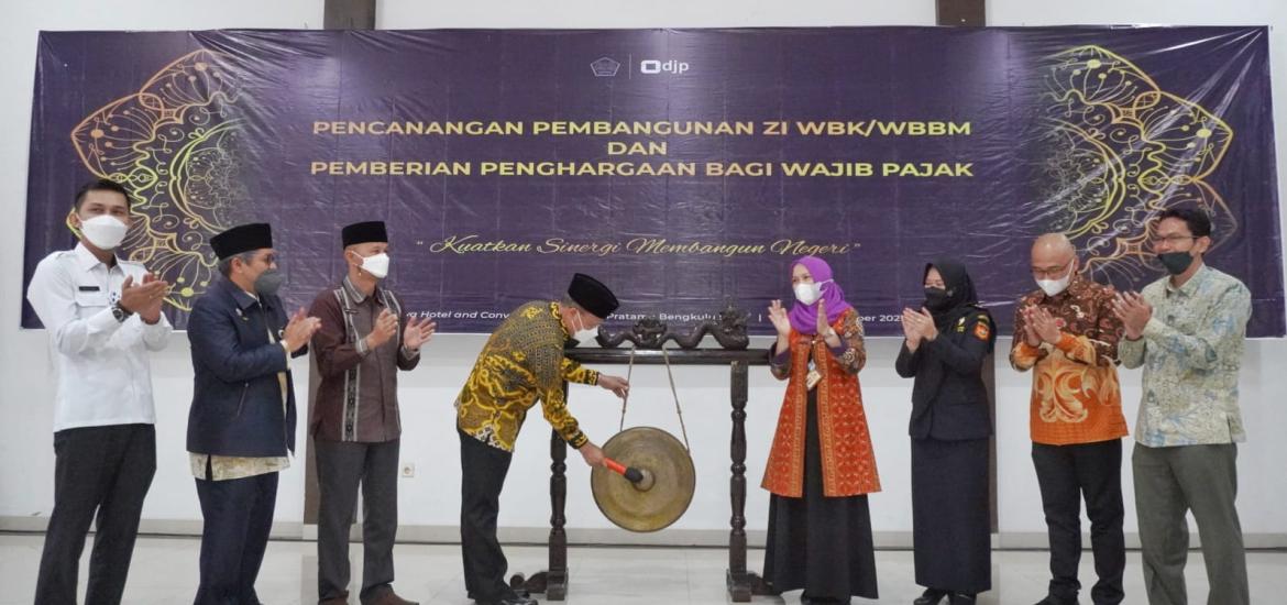 Gubernur Rohidin Ajak Sukseskan Vaksinasi