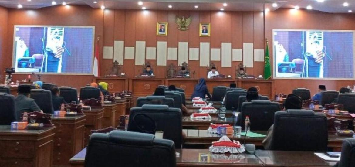 DPRD Kota Bengkulu Sampaikan Pandangan Umum Fraksi Terhadap Nota Penjelasan Raperda APBD 2023