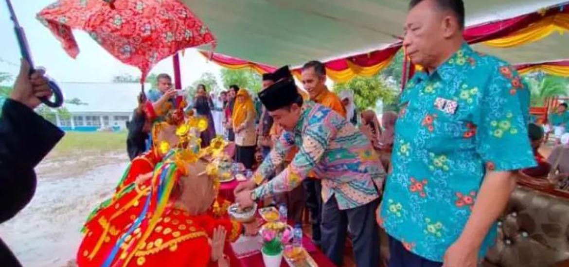 Waka II DPRD Kota Bengkulu Buka Kegiatan Semarak Bulan Bahasa HUT SMPN 24