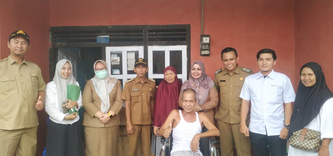 Dinsos Kota Bengkulu Berikan Bantuan Kursi Roda