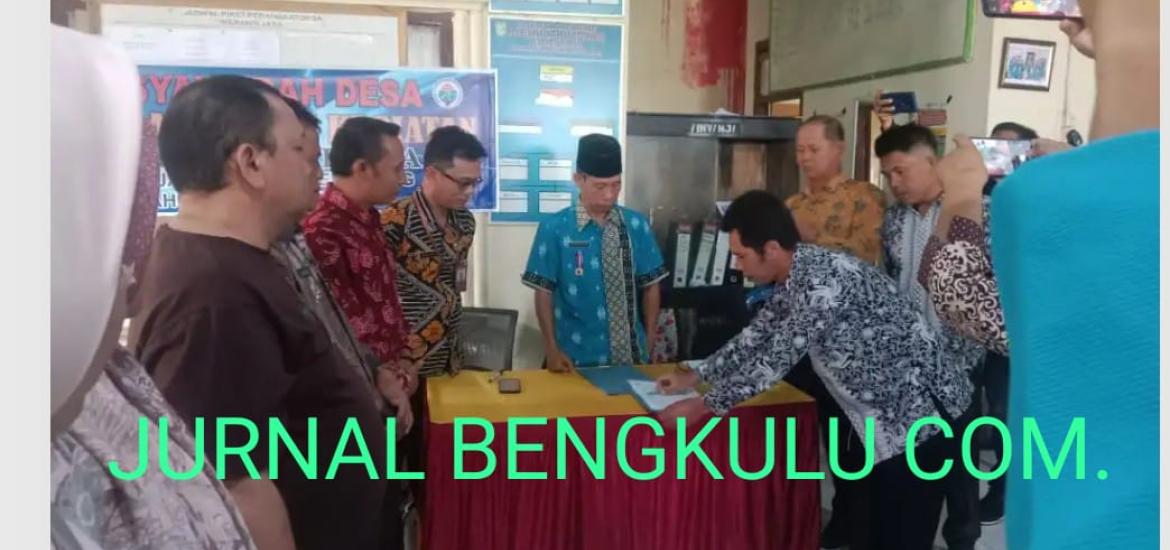 Pemdes Meranti Jaya Salurkan BLT tahap 1 Sekaligus Titik Nol Lampu Jalan dan Rabat Beton