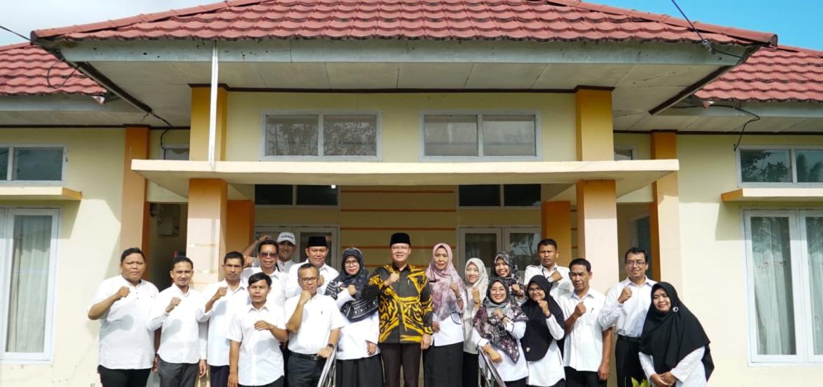 Gubernur Rohidin