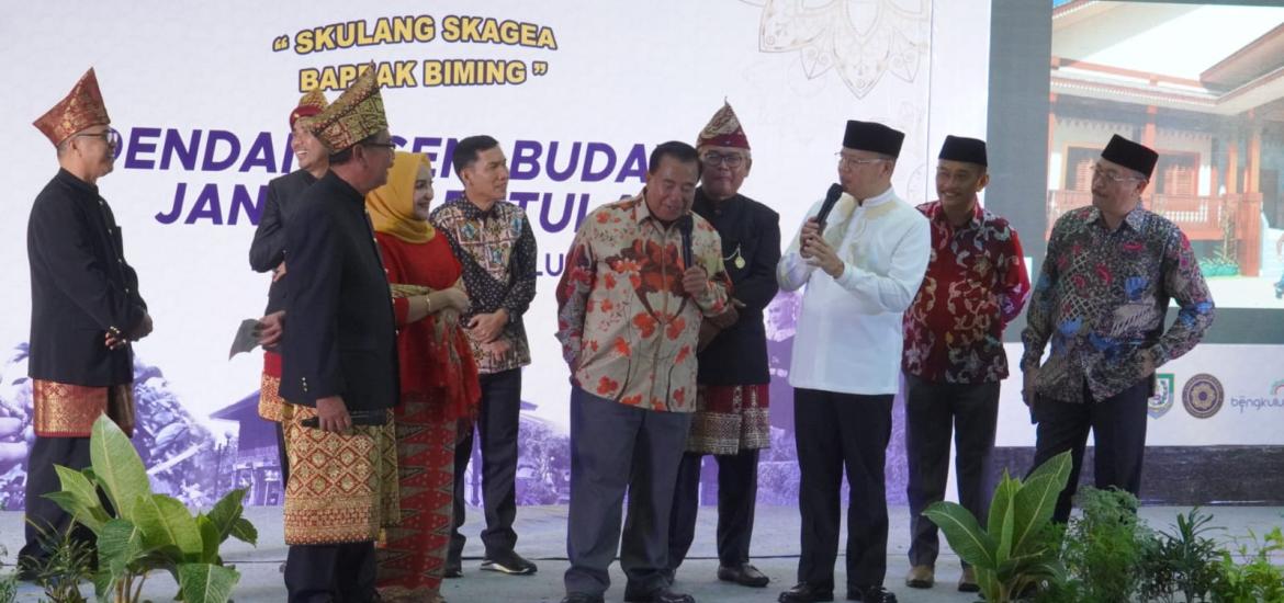Gubernur Rohidin
