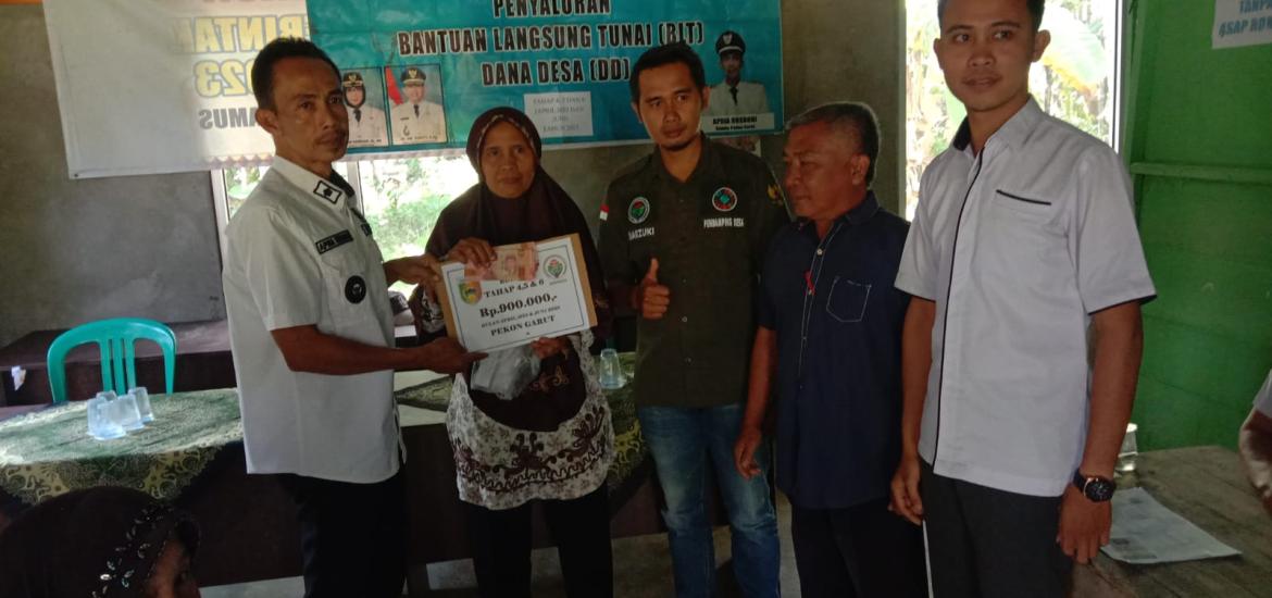 Pekon Garut Tanggamus Bagikan BLT Kepada 20 KPM