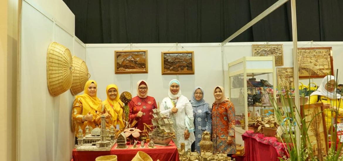 Derta Rohidin Tampilkan Perajin Terbaik Bengkulu Pada Pameran Kriyanusa 2023