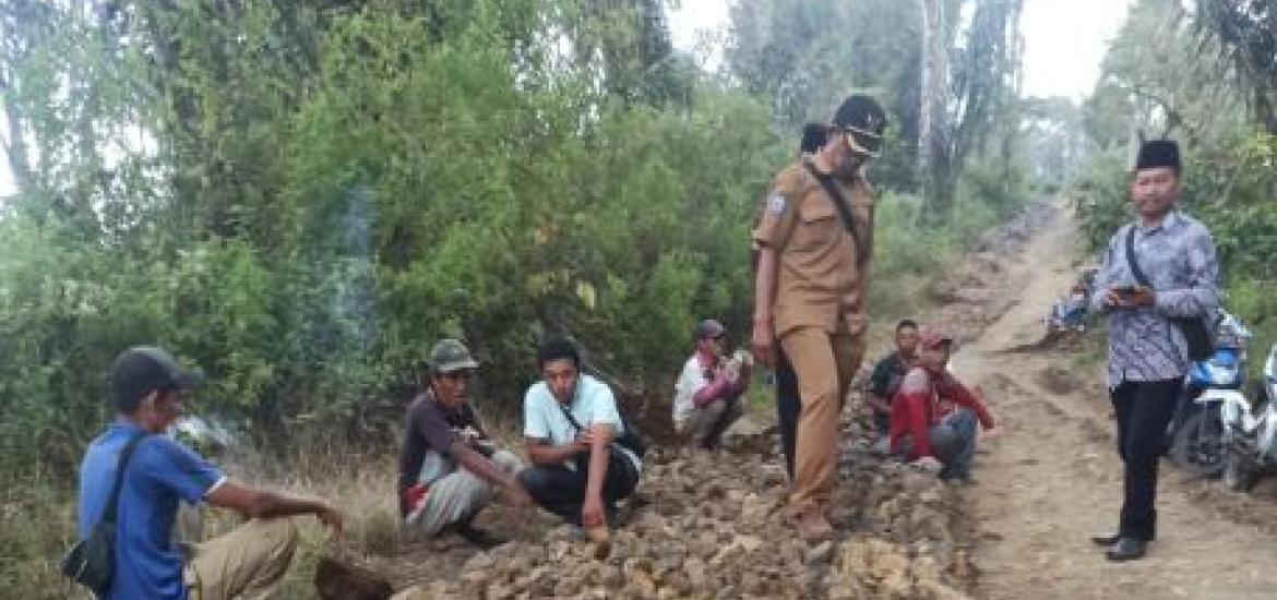Jalan Usaha Tani Sepanjang 1.280 Meter Telah dibangun TPK dan Warga Desa IV Suku Menanti