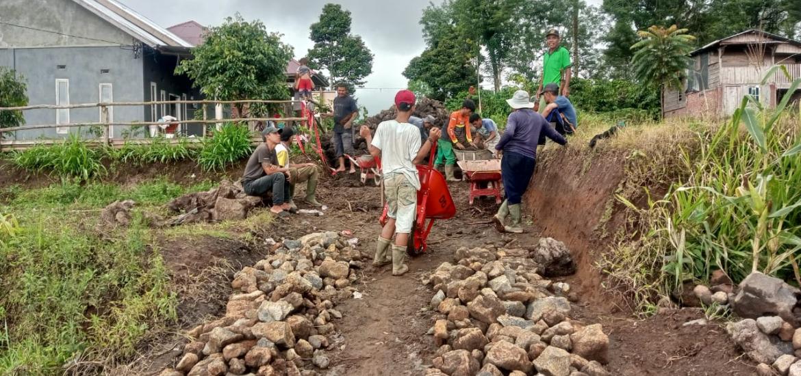 Pemdes Barat Wetan Prioritaskan Pembangunan Infrastruktur Jalan Rabat Beton 2023