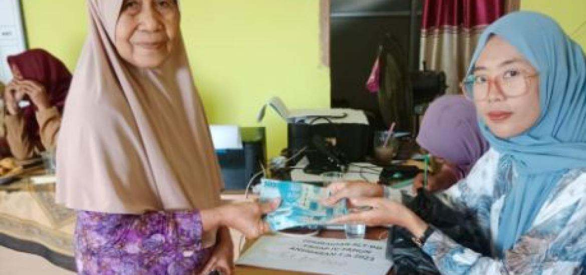 Pemdes Lubuk Selandak Salurkan Bantuan Tahap IV Kepada 22 KPM 