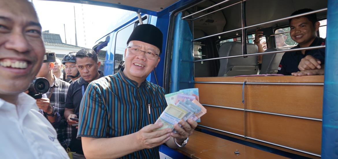 Gubernur Rohidin 