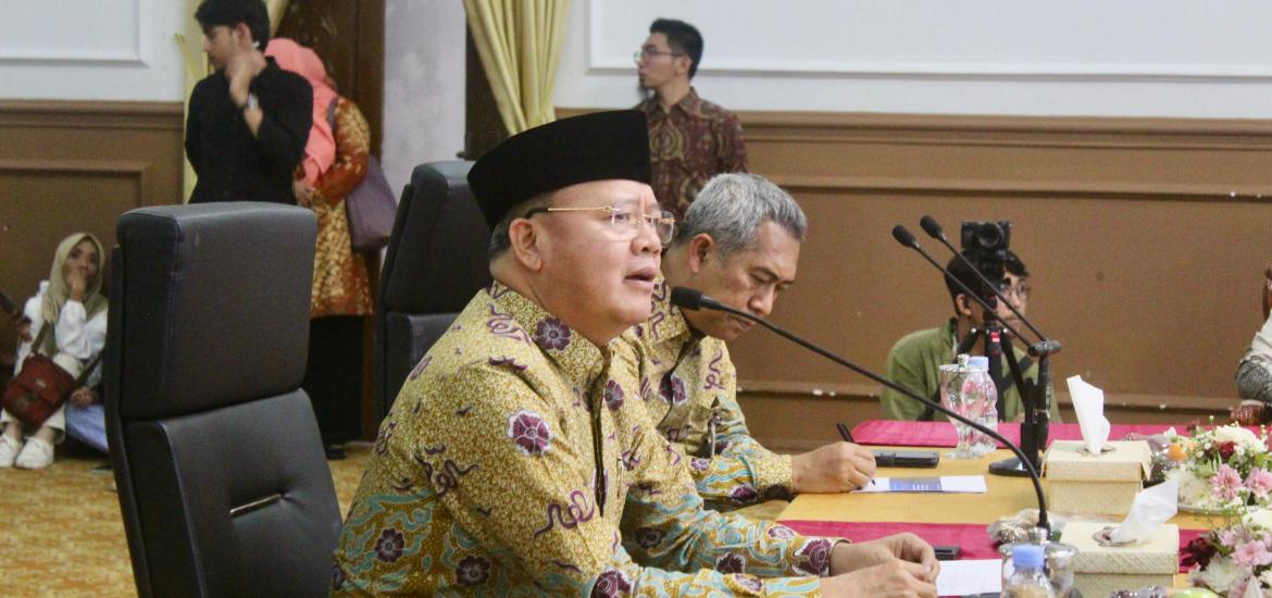 Gubernur Rohidin