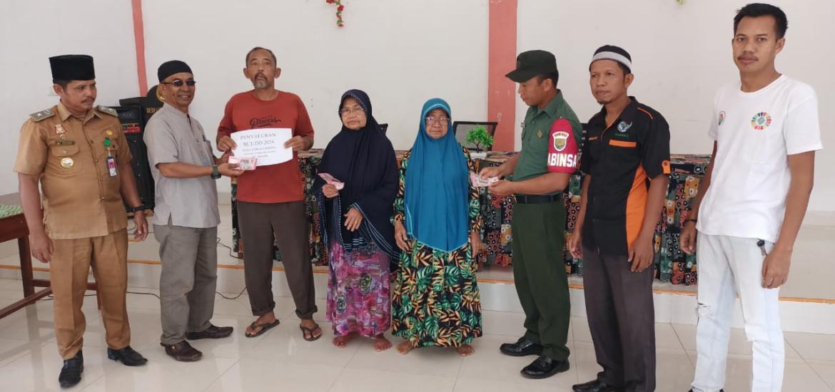 Penyerahan BLT DD Lubuk Gedang