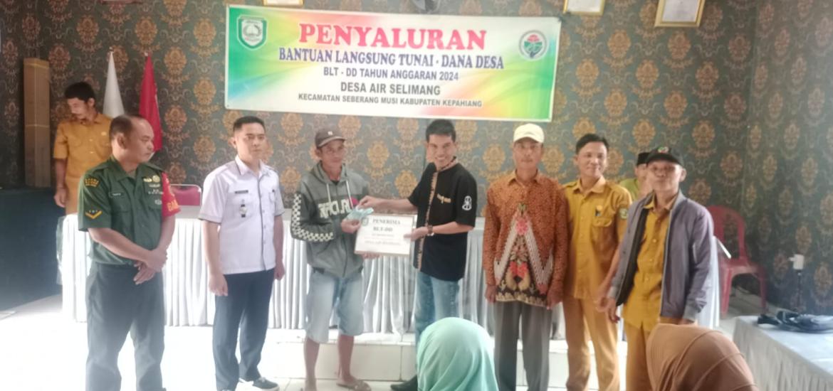 Pemdes Air Selimang Bagikan BLT DD Tahap I Kepada 19 KPM