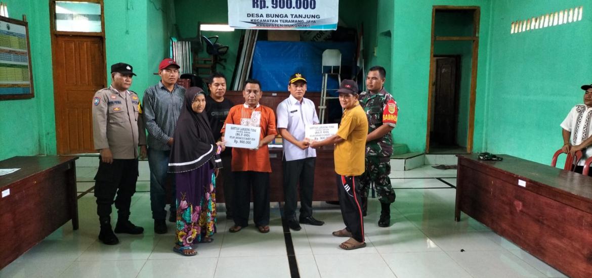 Penyerahan BLT DD Tahap I Desa Bunga Tanjung