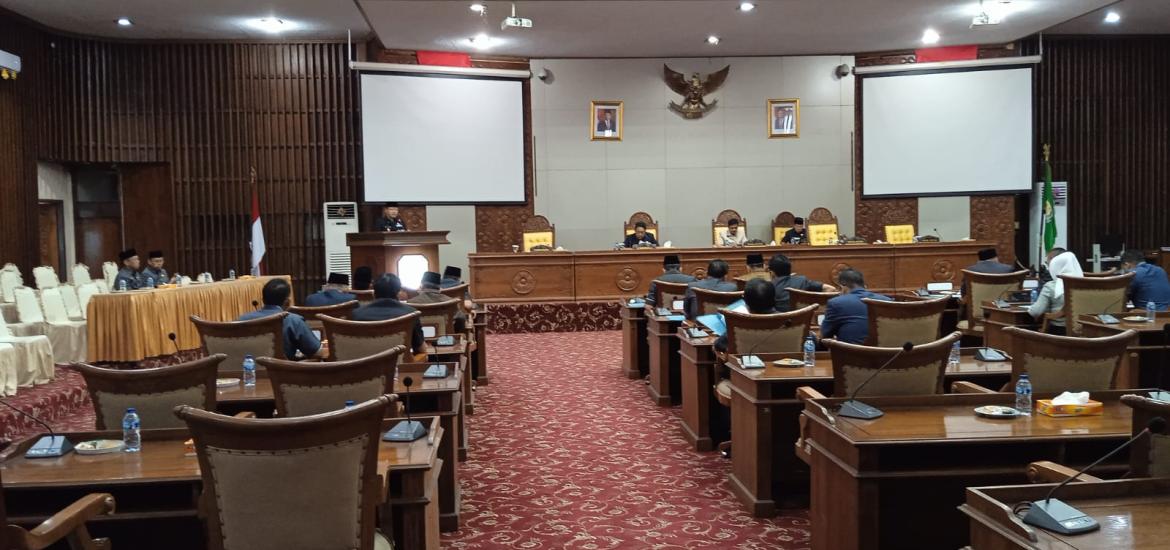 Gubernur Rohidin Sampaikan Nota Penjelasan Raperda Perubahan 