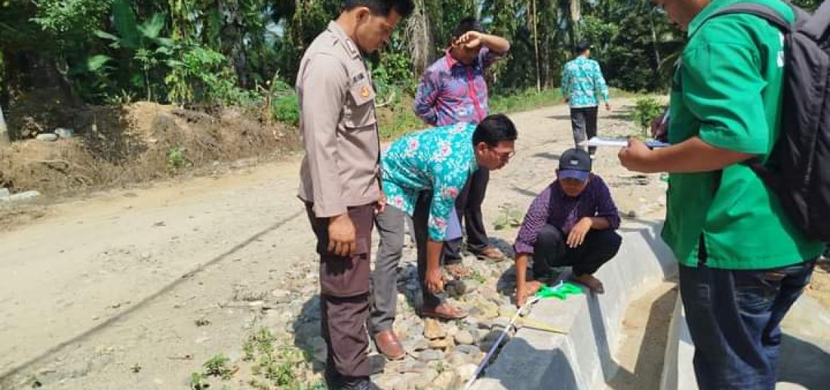 Monev Tim Kecamatan Penarik di Desa Maju Makmur