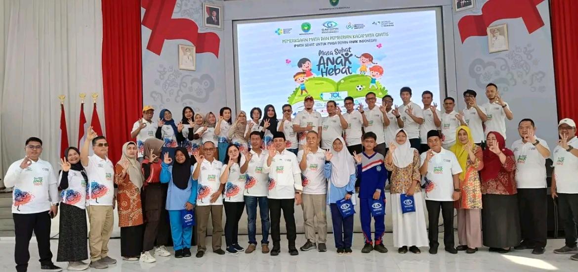 Pemerintah Kota Bengkulu dan Gapopin Bagikan Kacamata Gratis untuk Pelajar