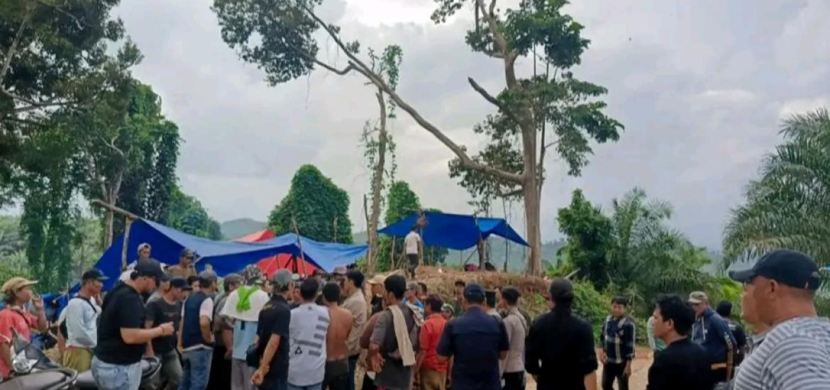 Warga Demontrasi di PT DSJ, IUP Bermasalah, PT DSJ Kaur di Ambang Pemberhentian Operasional