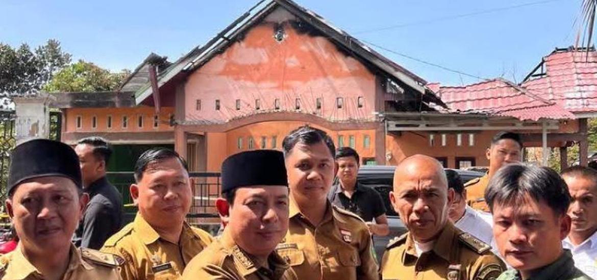 Wujud Kepedulian, WaliKota Bengkulu Kunjungi Korban Kebakaran di Betungan