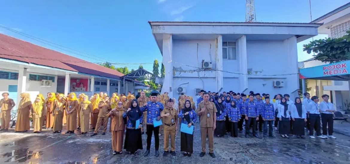 Plt Kadis Kominfotik Serahkan 39 SK PPPK Paruh Waktu