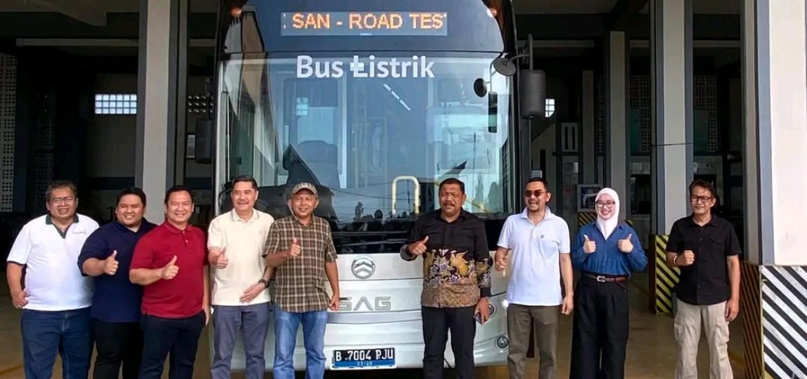 Tinjau Bus Listrik P.O SAN, Wagub Mian Dukung Trasnformasi Bus Listrik Jelang Mudik Lebaran