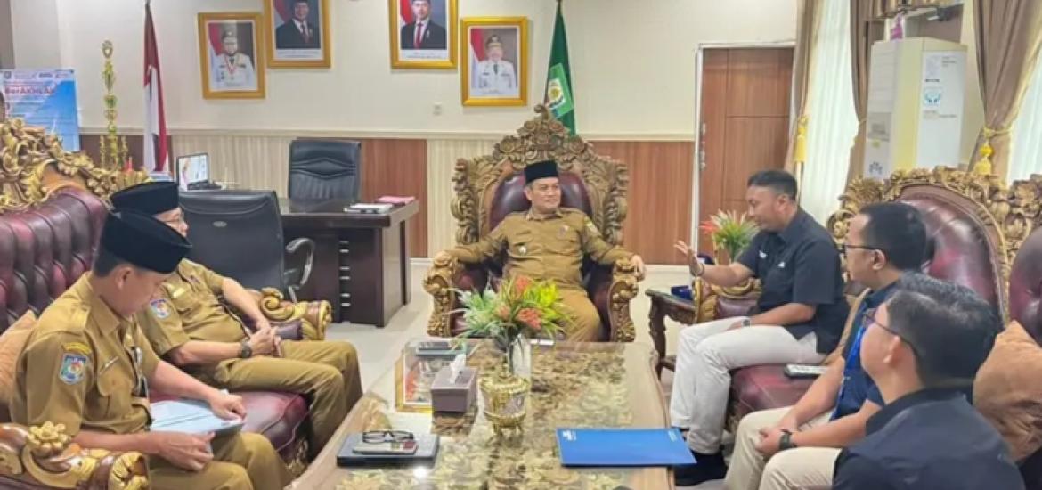 Sekretaris Daerah Provinsi Bengkulu Herwan Antoni menerima audiensi PT Taspen Kantor Cabang Bengkulu di ruang kerja Sekda Kantor Gubernur Bengkulu, Selasa (10/3).