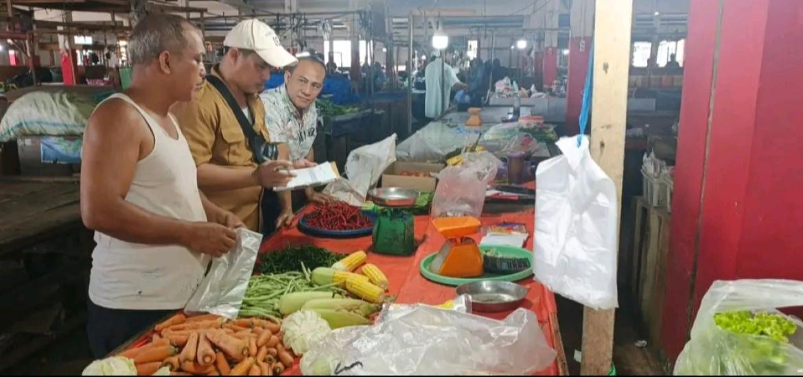 Sidak Tera Ulang di Pasar Barukoto, Disdagperin Kota Bengkulu Pastikan Timbangan Pedagang Akurat