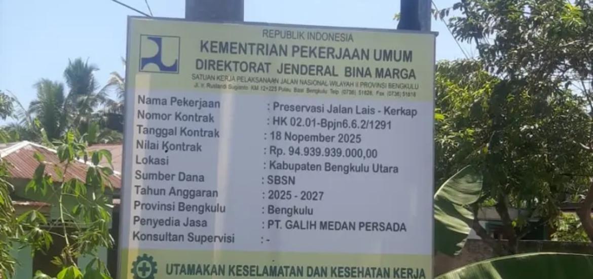 Foto papan nama Proyek jalan Kerkap-Lais