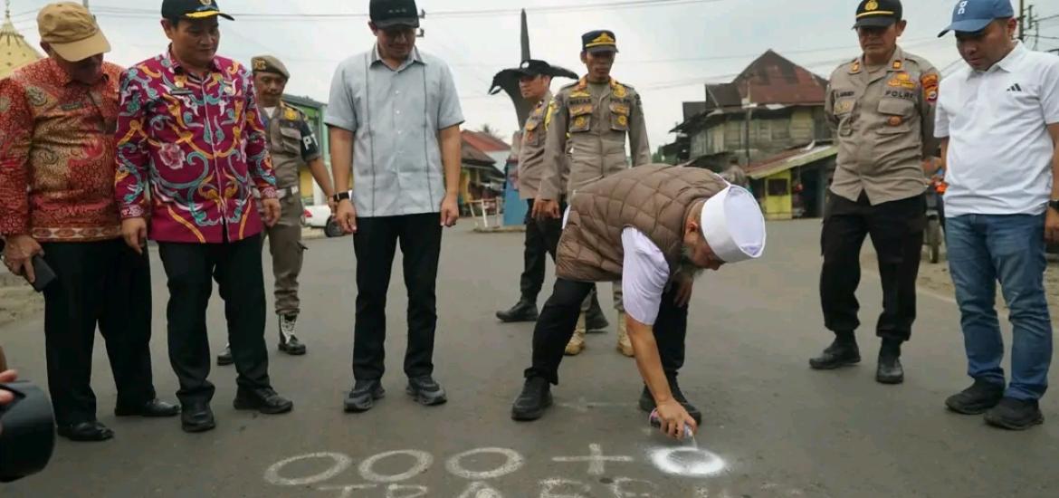 Gubernur Helmi Hasan Resmikan Titik Nol Jalan Simpang 4 Gunung Selan - Lais