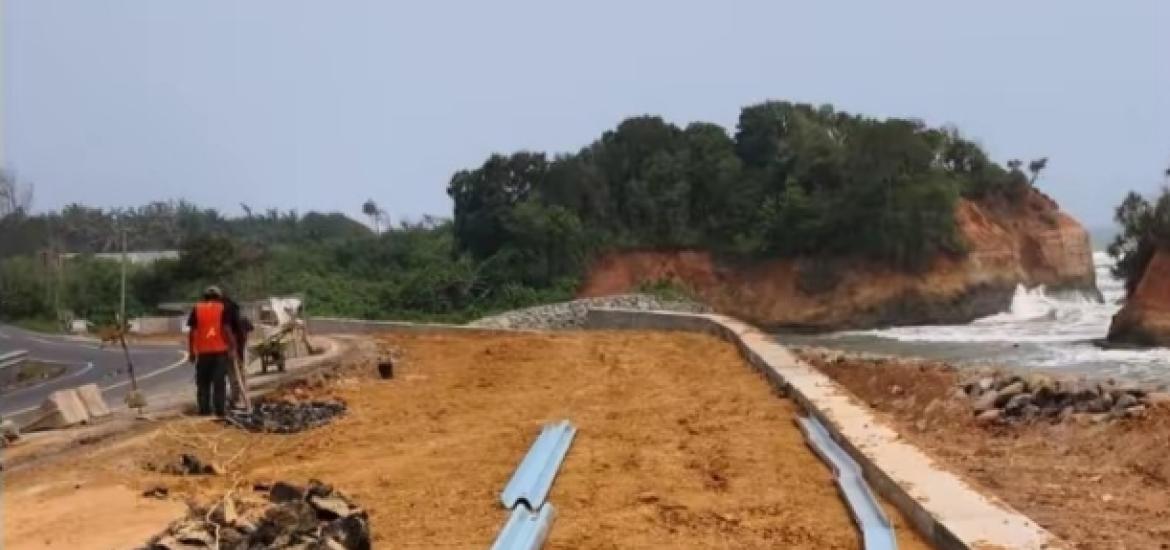 BPJN Bengkulu Pasang Guardrail di Ruas Sebelat-Lais, Tingkatkan Keselamatan Pengguna Jalan